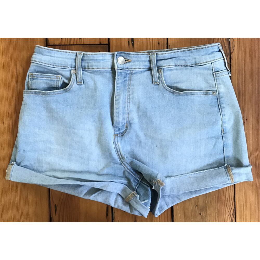 Universal Thread High Rise Midi Light Wash Denim Cut Offs Jean Shorts 12 31R